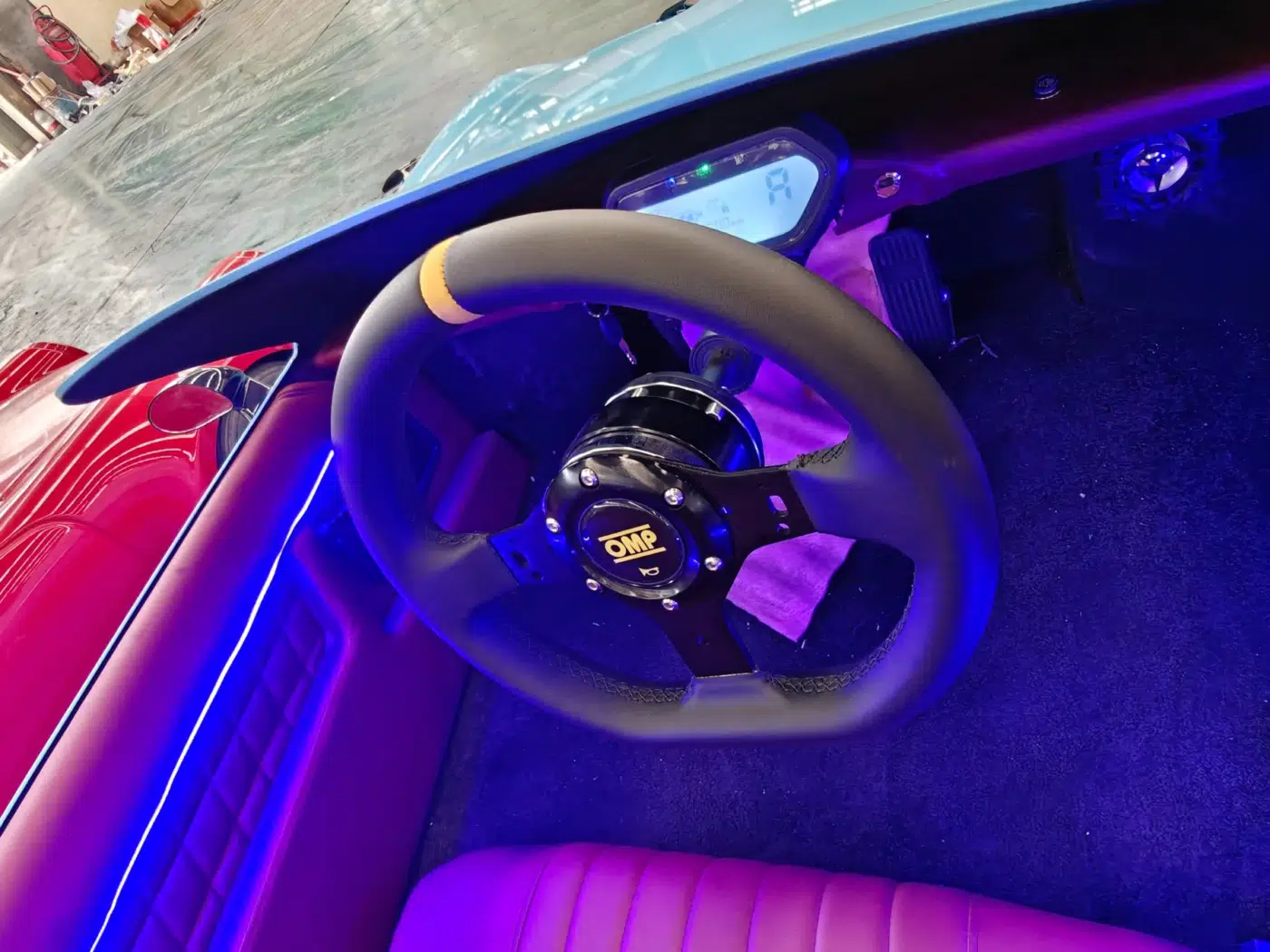Quick-release steering wheel, alternate view component photograph for electric go-karts; exact model compatibility to be confirmed