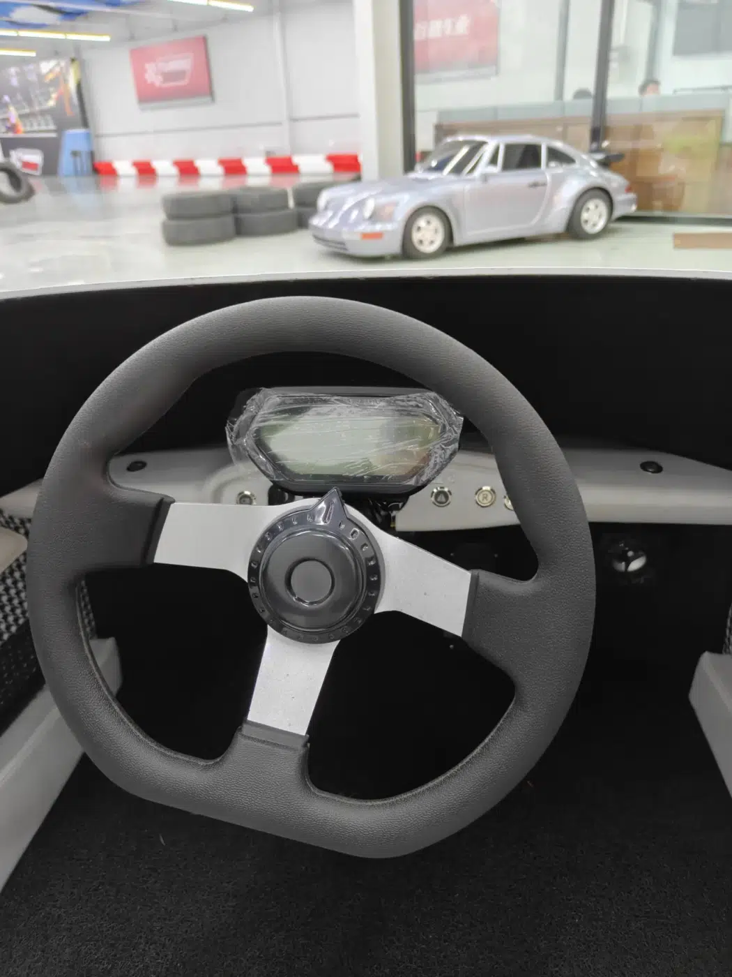 Standard steering wheel component photograph for electric go-karts; exact model compatibility to be confirmed